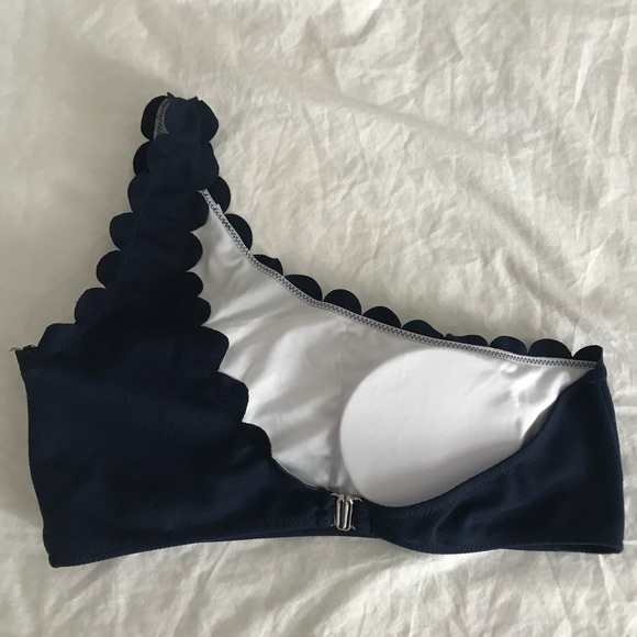 Bikini - Picture 3 of 3